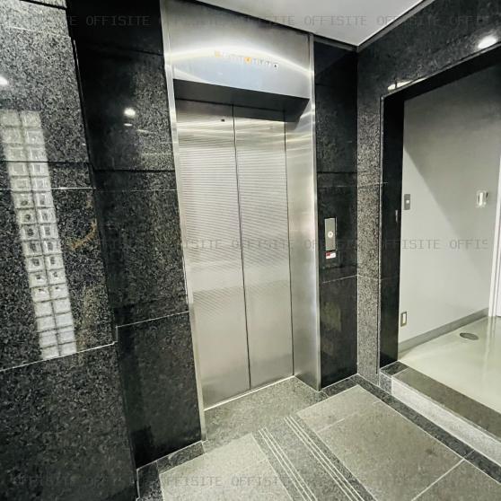 神田近江屋ビルのエレベーター