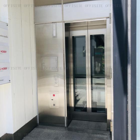 カワノビル表参道ビルのエレベーター