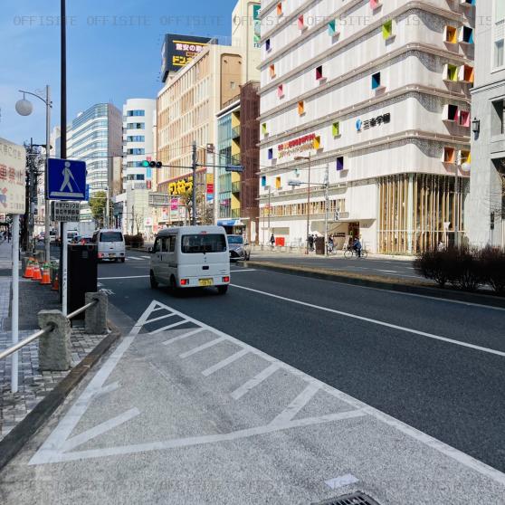 日本生命立川ビルのビル前面道路