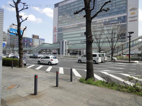 新横浜ビルのビル前面道路