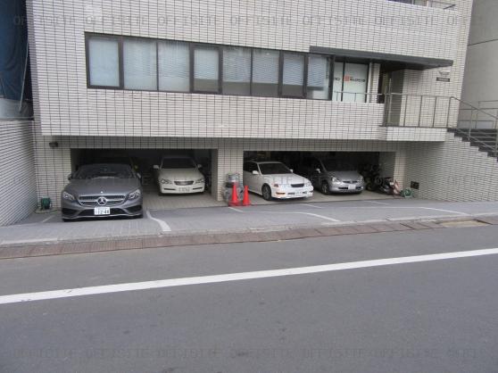 中島ビルの駐車場