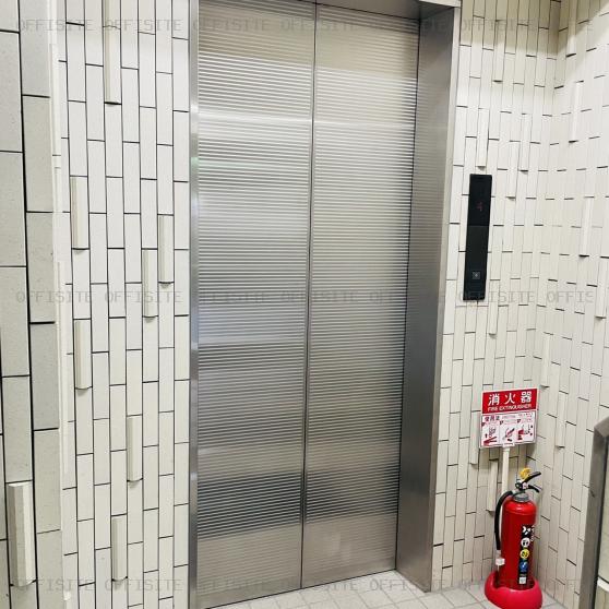ラスタビルのエレベーター