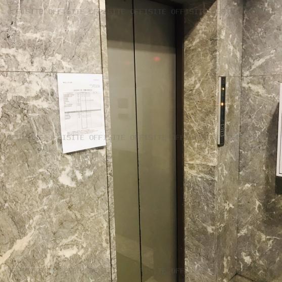 深山ビルのエレベーター