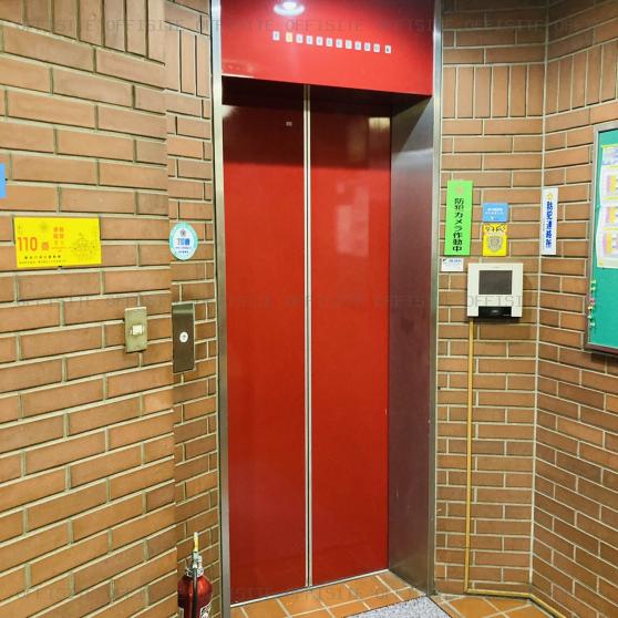 高砂ビルのエレベーター