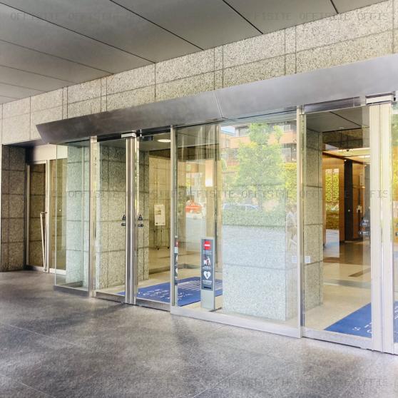 恵比寿プライムスクエアタワーのオフィスビル出入口