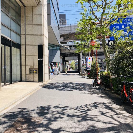 東京神田須田町ビルのビル前面道路