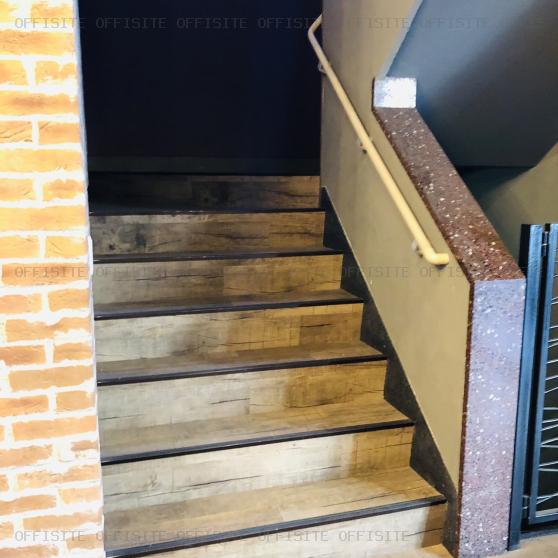 目黒パークスクエアビルの室内階段