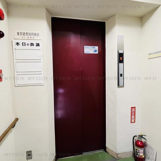 東京建具協同組合ビルのエレベーター