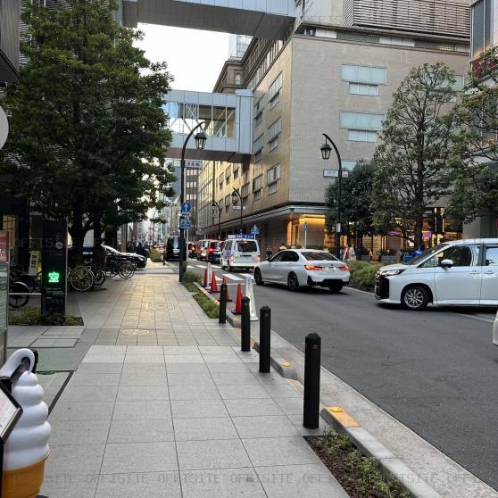日本橋羅苧豆（にほんばしろーず）ビルの前面道路