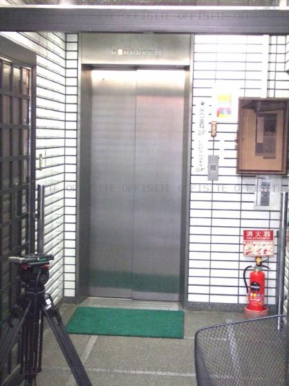 三朝庵ビルのエレベーター