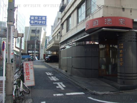渋谷コープのビル前面道路