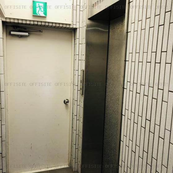 青山サクセスビルのエレベーター