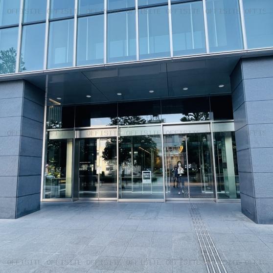 名古屋プライムセントラルタワーのオフィスビル出入口