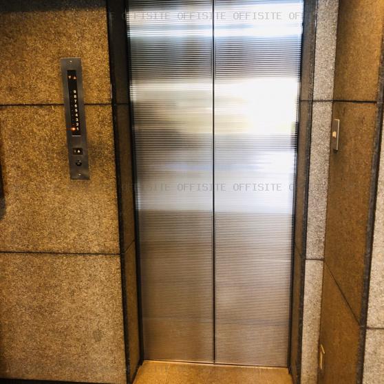 東京ビルのエレベーター