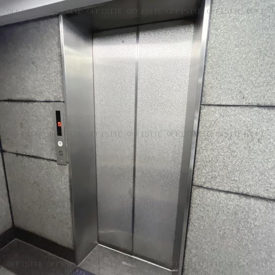 横須賀第８ビル（東京シナジーオフィス）のエレベーター