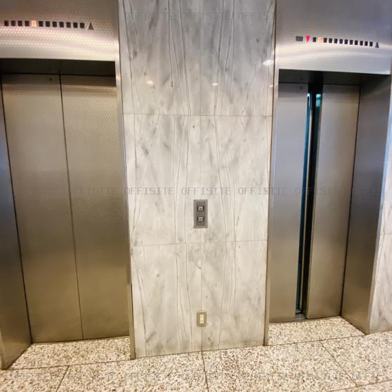 新東京ビルのエレベーター