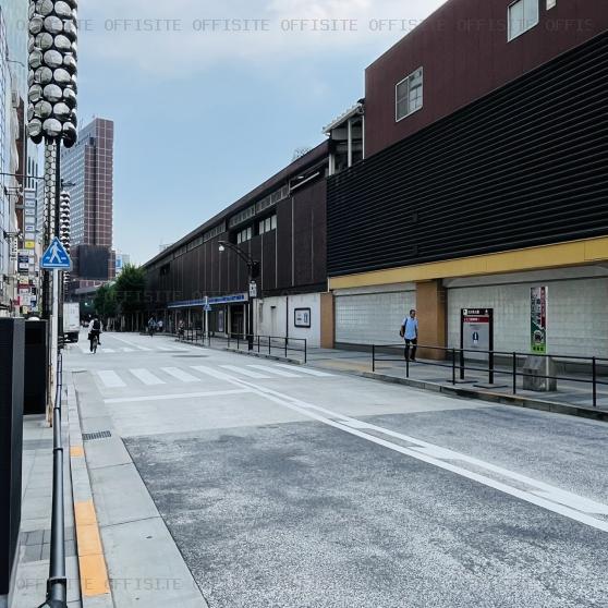 ＫＭ新宿ビルの前面道路