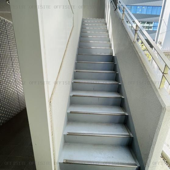 勝田ビルの階段