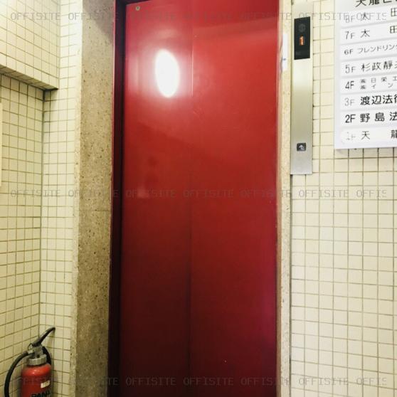 天龍ビルのエレベーター