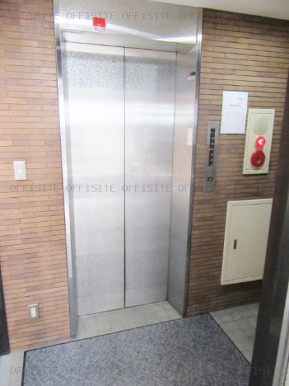昌栄ビルのエレベーター
