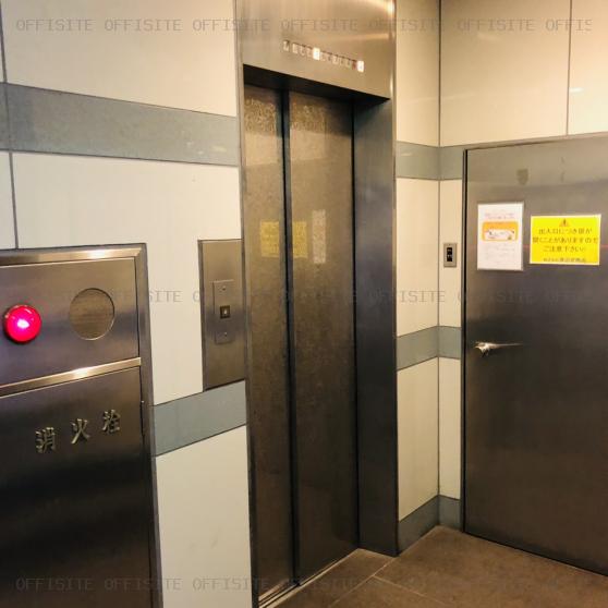 共同ビル新岩本町のエレベーター