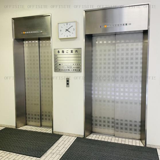 芳文社浅草橋ビルのエレベーター