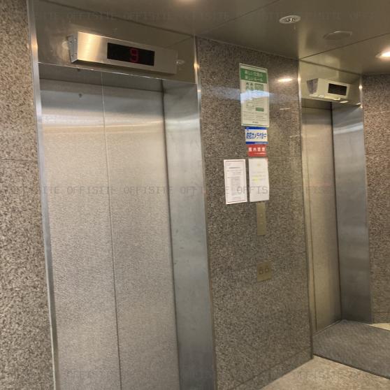 ラ・ベルティ新宿のエレベーター