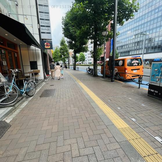 須賀ビルの前面歩道
