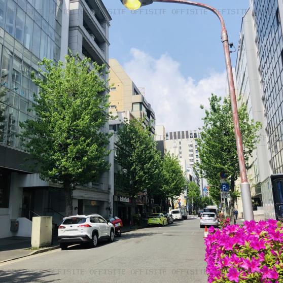 関内川島ビルの前面道路