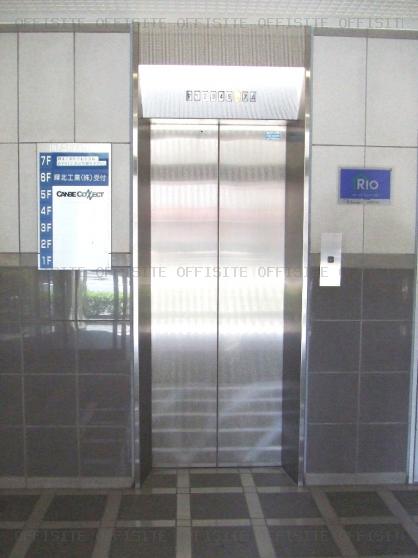 日新横浜ビルのエレベーター