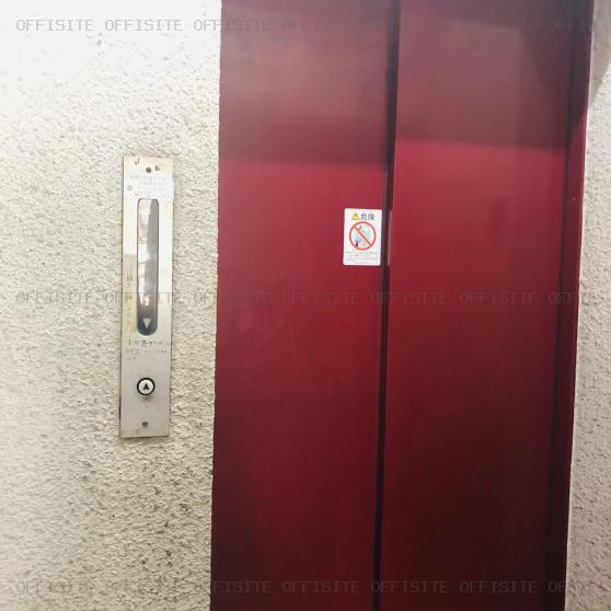 板橋駅前ビルのエレベーター