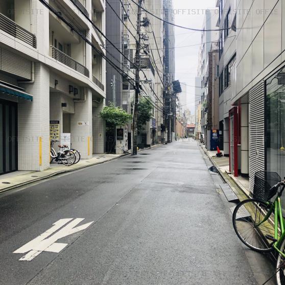 上野第９秦ビルのビル前面道路