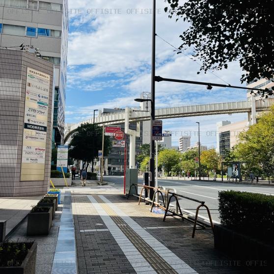 日本生命千葉駅前ビルの前面歩道
