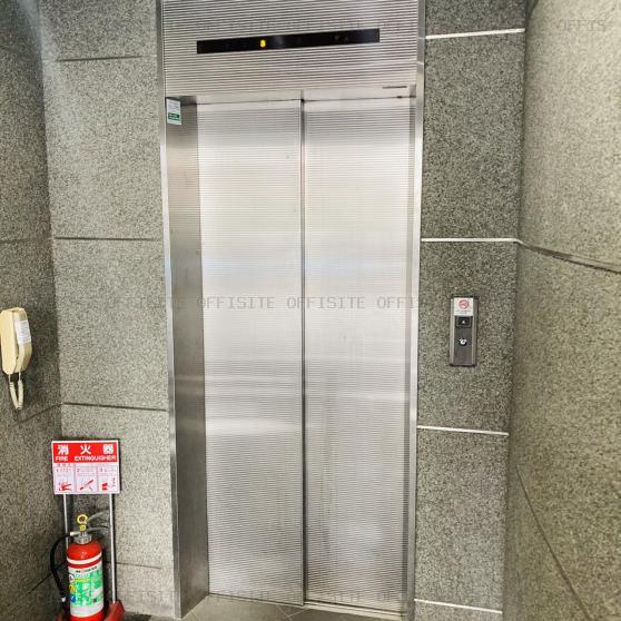 信明ビルのエレベーター