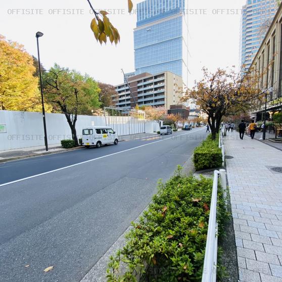 新紀尾井町ビルのビル前面道路