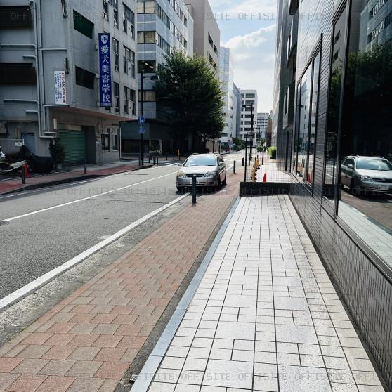藤和不動産新横浜ビルの前面歩道