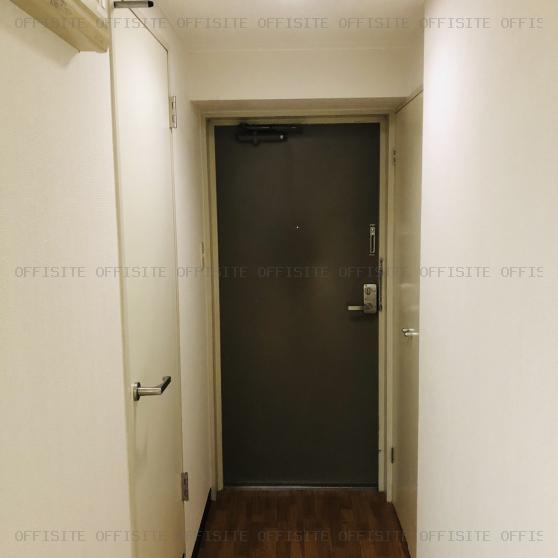 エクセレントプラザ新横浜の905号室 貸室入口