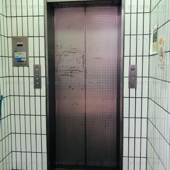 第９４東京ビルのエレベーター