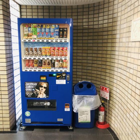小川ビルの自動販売機