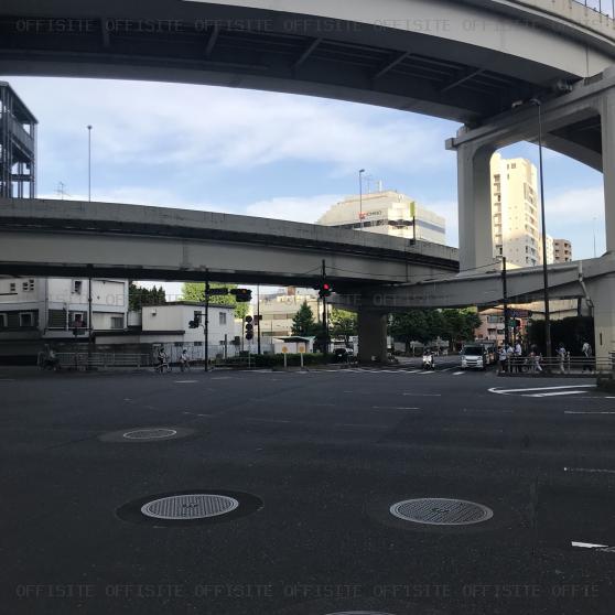 西新宿ダイヤモンドビルのビル前面道路