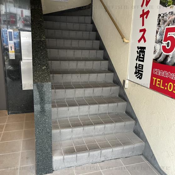 神田鍛冶町駅前ビルの階段