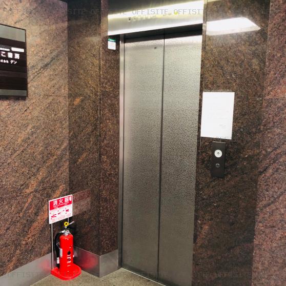 外神田斉藤ビルのエレベーター