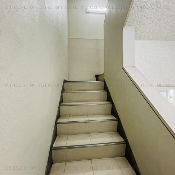金子ビルの階段