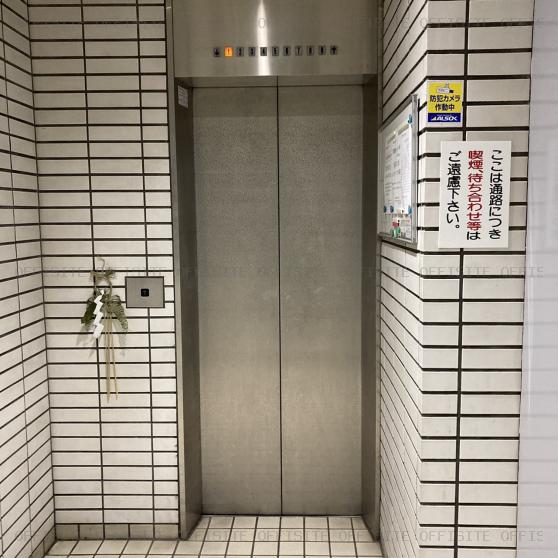 西新宿小林ビルのエレベーター