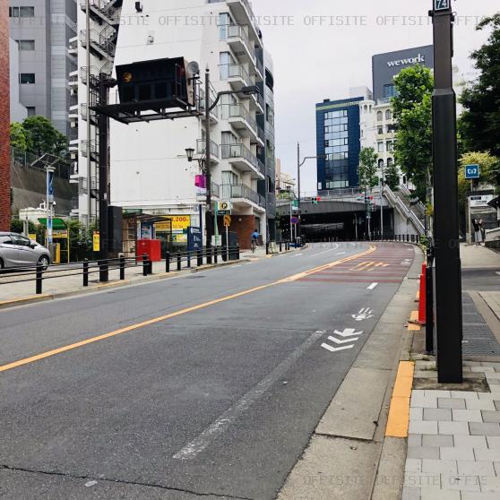 赤坂日本ビルのビル前面道路
