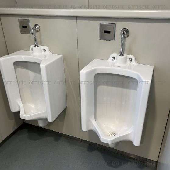 大森本田ビルの男子トイレ
