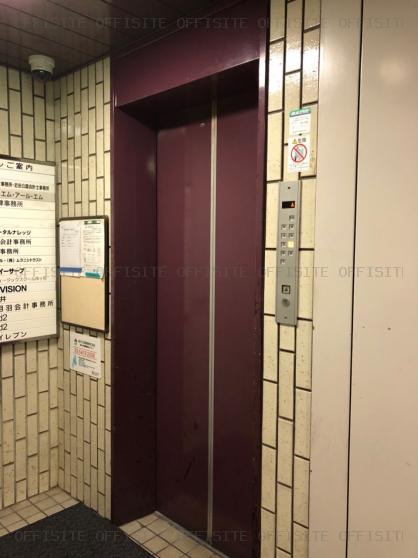 桜ビルのエレベーター