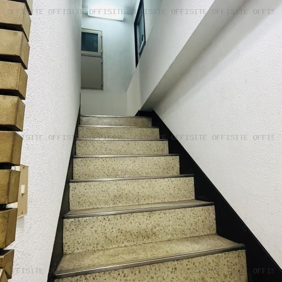 米久ビルの階段