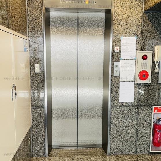 南青山信和ビルのエレベーター