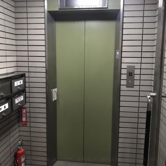 土屋ビルのエレベーター